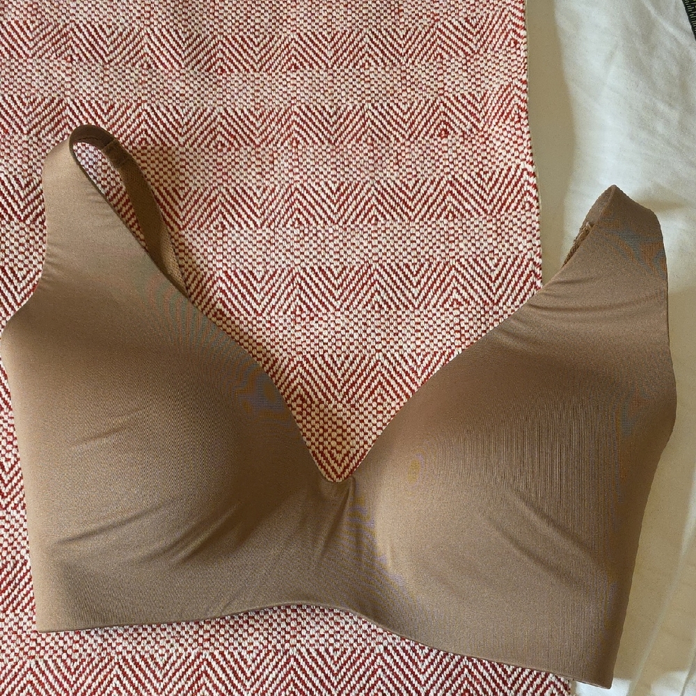 Elegant Seamless Tan Bra Gap No Wire 34DD
